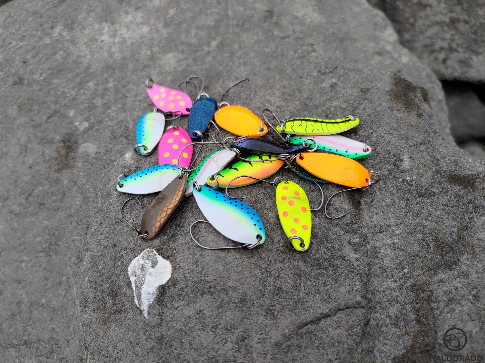 A fenék közeli úsztatásos, sodortatásos csalivezetésre az UL kanalak a legalkalmasabbak