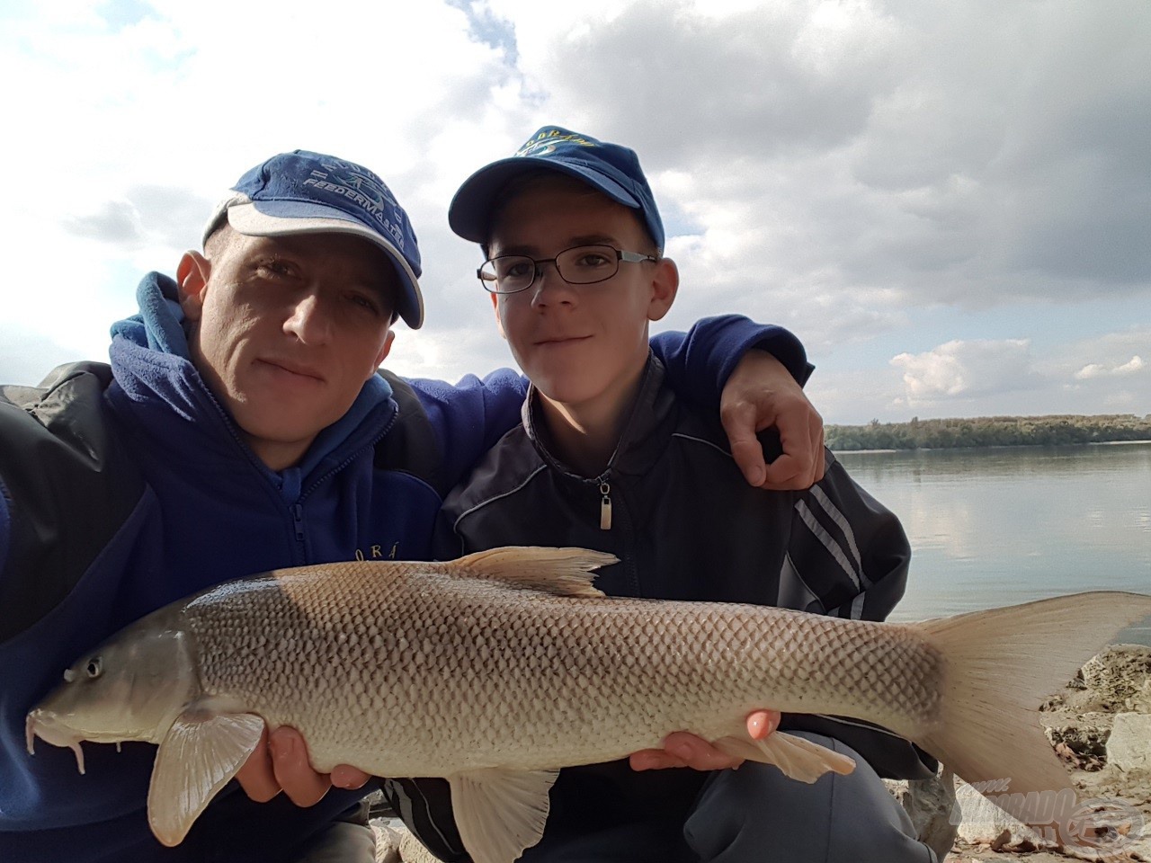 Bálint életében először tartott márnát a kezében…