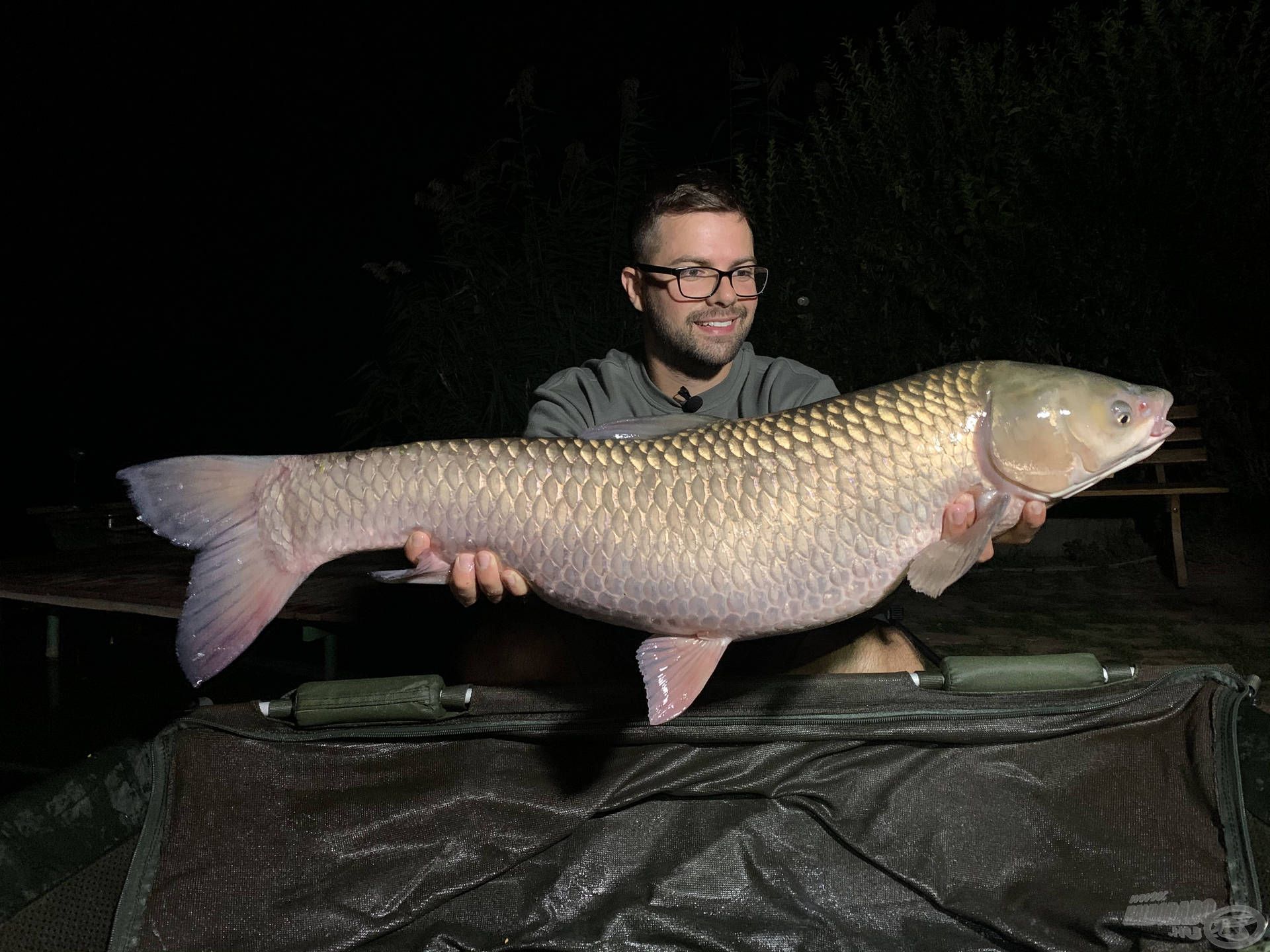 Tomi szuper amurja, amely az első éjszaka érkezett