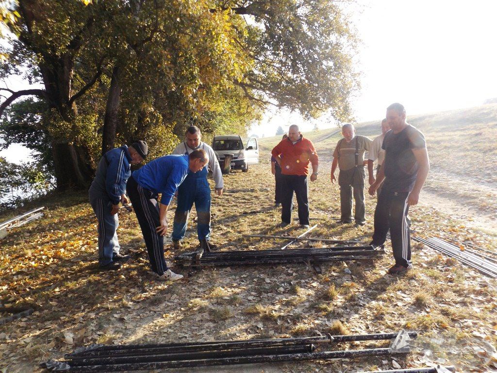 Abban reménykedtek, ha elég erősen nézik, akkor összeáll magától