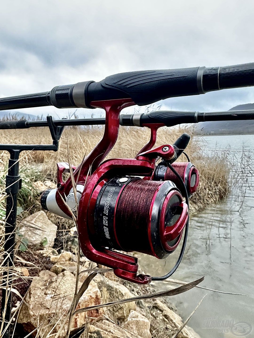 Tökéletes társ hozzá a Long Cast LCS 5500, illetve a TEAM FEEDER Camou Brown zsinór 0,20-0,22 mm-es méretben