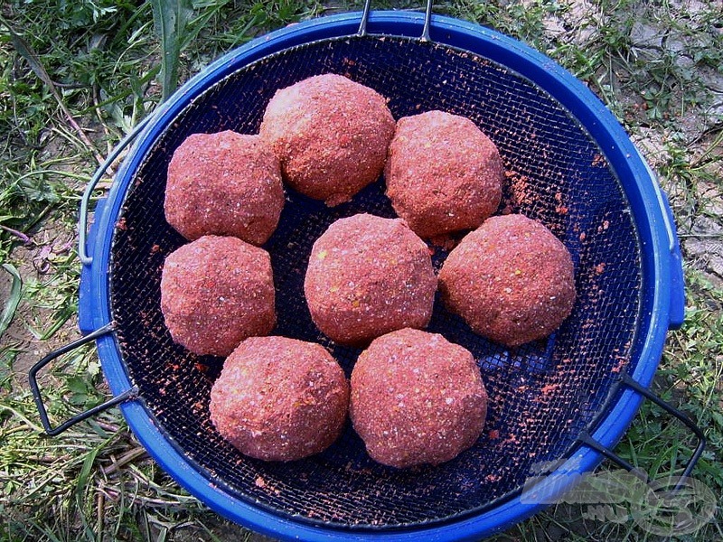 ball of groundbait - etetőanyag gombóc