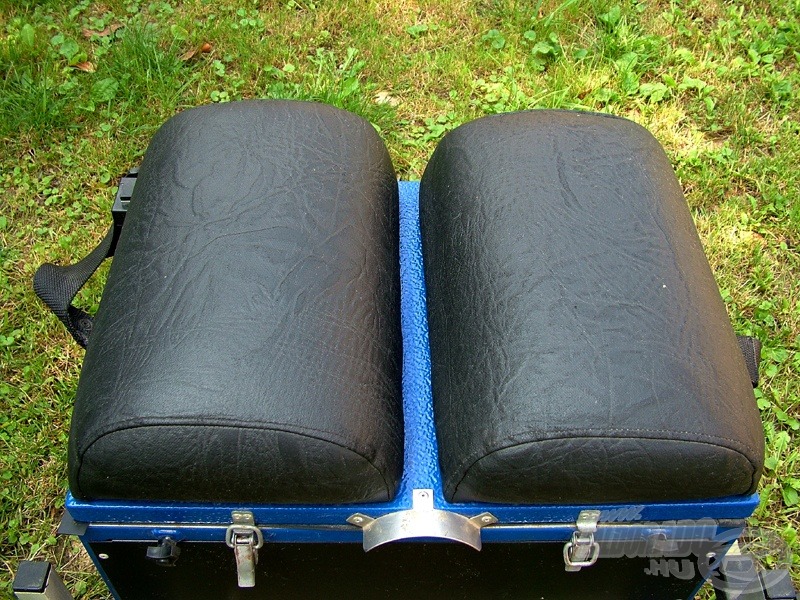 Divided pole cushion - osztott ülőpárna (horgászládán)