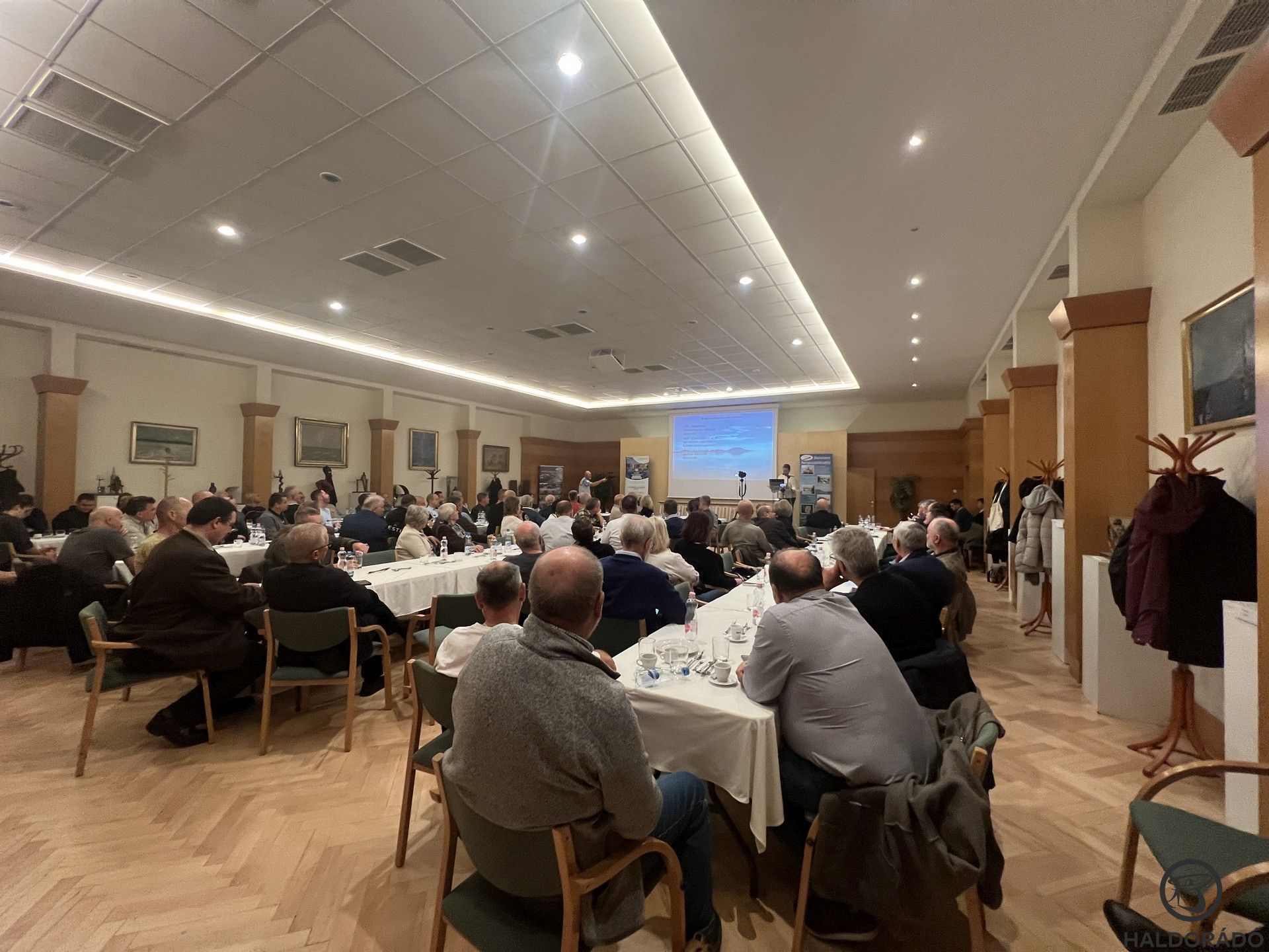 Kozma Anna bemutatta a keszthelyi Aqvárium Apartmanházak megalakulását és fejlődését, illetve láthattuk a jövőre vonatkozó terveket is, amelyekhez szerintem csak gratulálni lehet