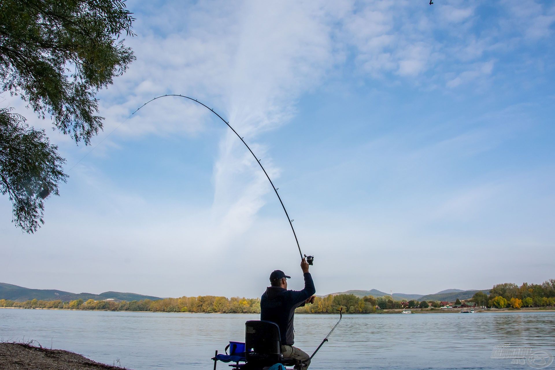 Lassú, de folyamatos, ám lendületes mozdulatsorral lehet jól dobni a Big River botokkal