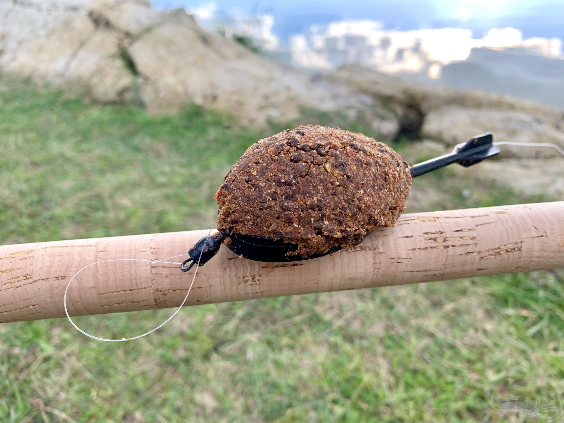 A bevetésre váró nagy pontyos „gombóc”