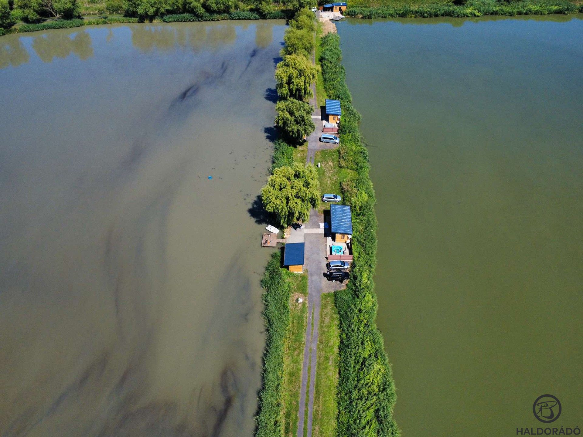 Külön érdekesség volt a két tó színe közti különbség