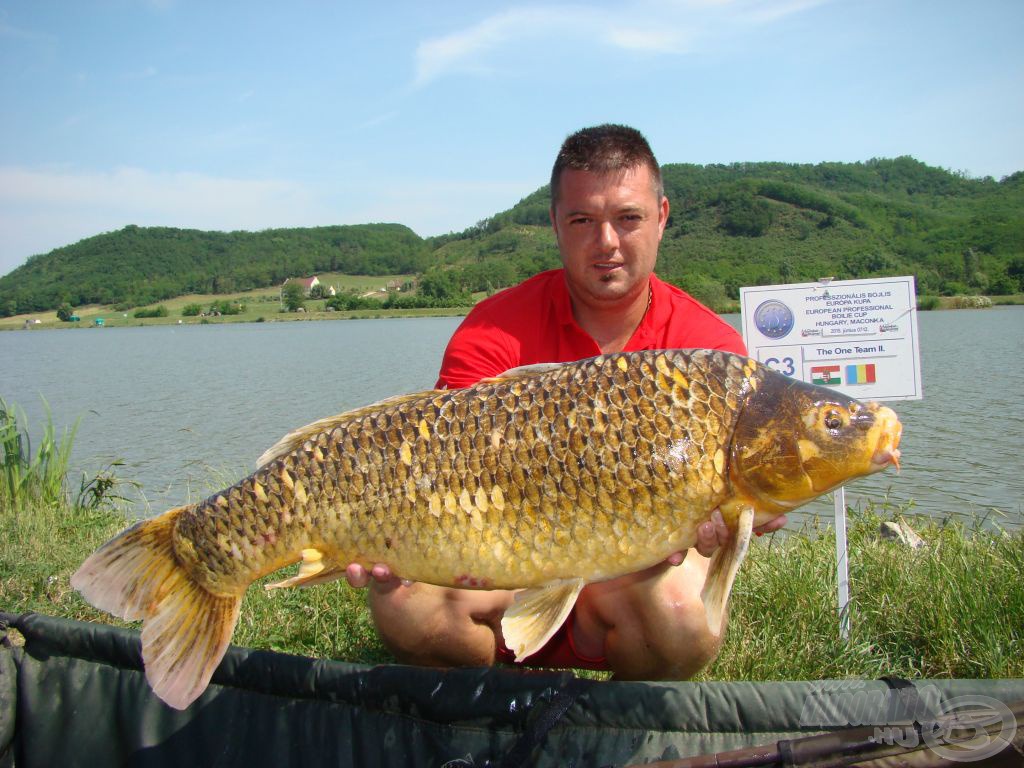 Az apropó, Remus közel 9 kg-os koi pontya a II. szigetről