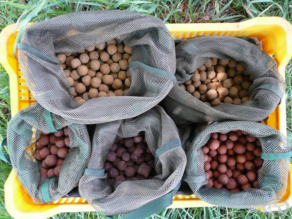 Minden túrámra többféle ízű és különböző méretű golyókat készítek