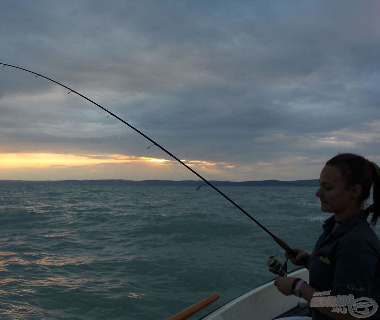 Manó épp balint fáraszt - jól látható, hogy mennyire háborgott a Balaton