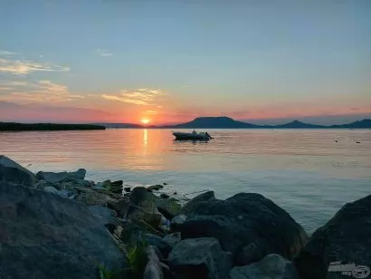 Hajnali pontyok a Balatonon