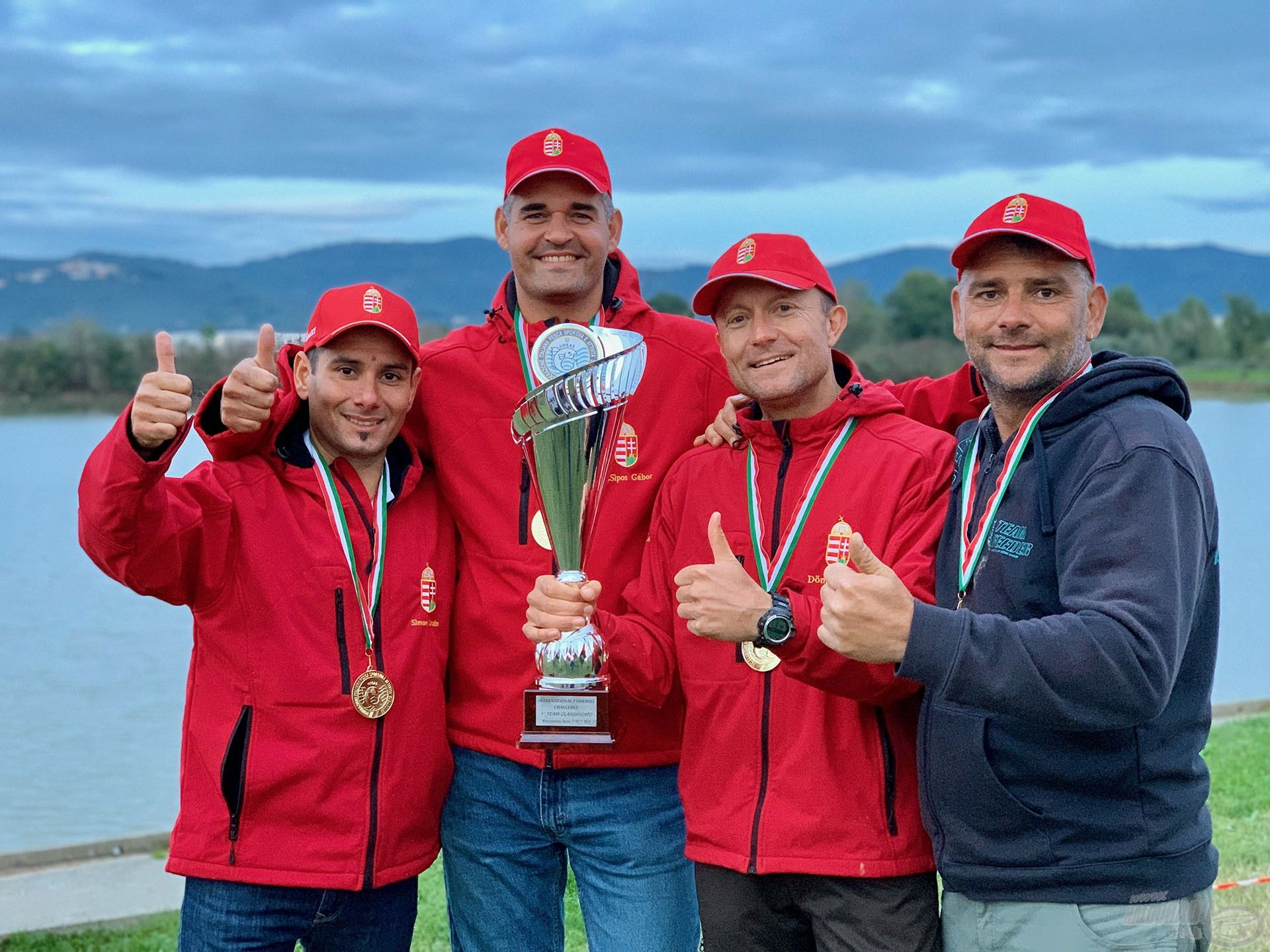 Újabb nemzetközi arany! A 2019 novemberében, Olaszországban megrendezett „elő” Method Feeder VB-t, pontos nevén az I. International Feeder Challenge elnevezésű horgászversenyt a magyar nemzeti válogatott tagjaiként Gáborral újfent egy csapatban sikerült megnyernünk!