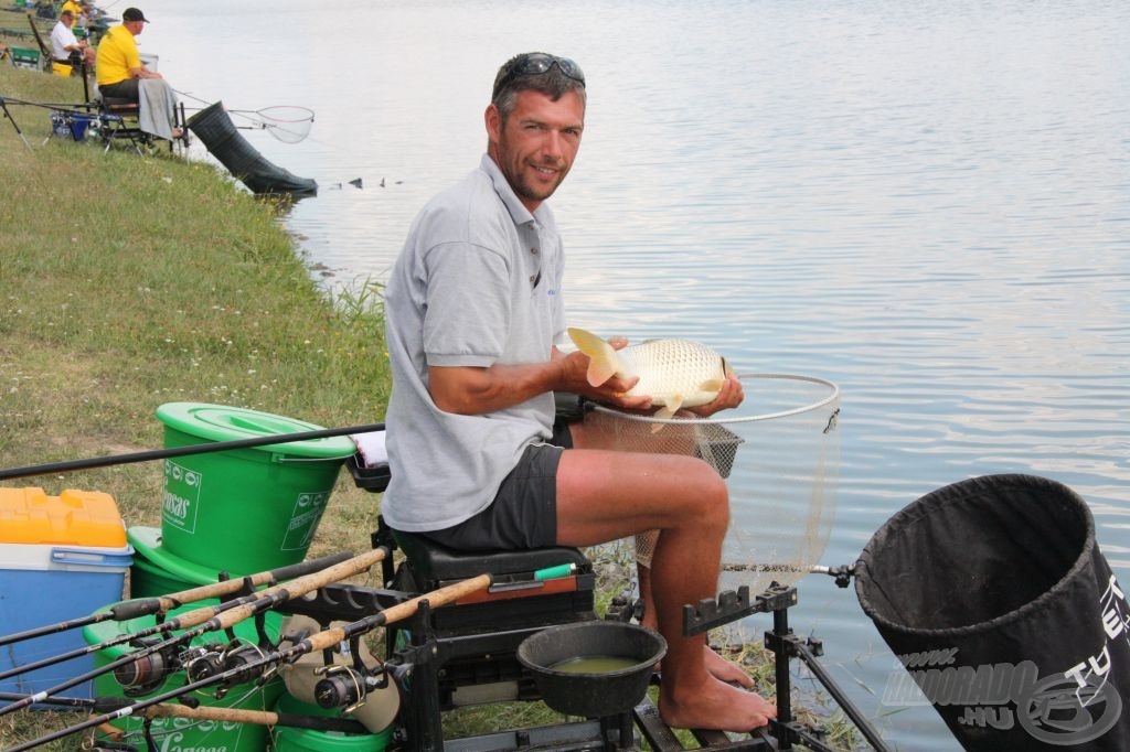 Zsittnyán Tamás sokadiknak fogott ponttyával, rendesen feladja a kárászozóknak ezzel a leckét