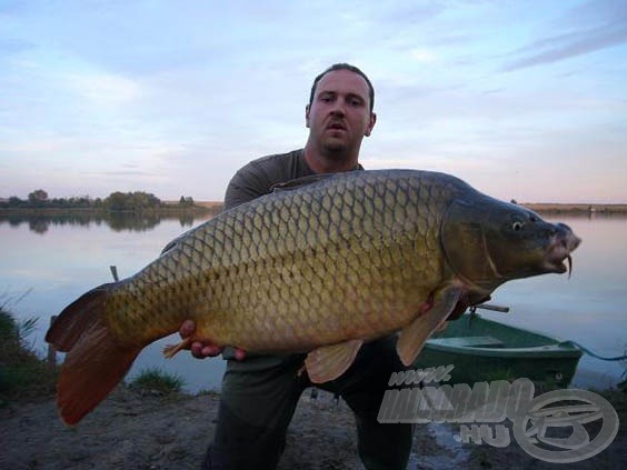 A 2010-es verseny második helyezettje, a Fish Hunter Team gyönyörű fogása, pontosan 14,9 kg