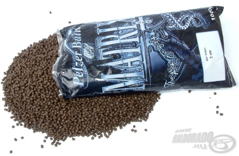 Pelzer Matrix Mini Pellets (5 mm) nagyon erősen halliszt ízesítésű granulátum, menekülnek tőle az apró fehérhalak, és mint a mágnes vonzza a nagyokat, de törpeharcsás vízen nem szabad bevetni!