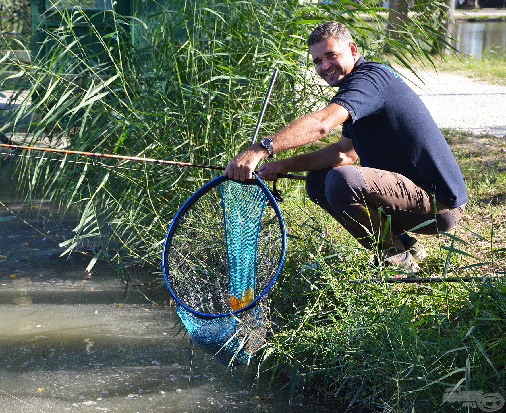 A Method King merítő fejjel egyszerűen és biztonságosan megoldható a hal merítése és annak a matracra történő kivétele is, ráadásul az új Master Carp Pro nyél első 40 centije levehető, így nem kell a 3-4 méteres nyéllel kardozni