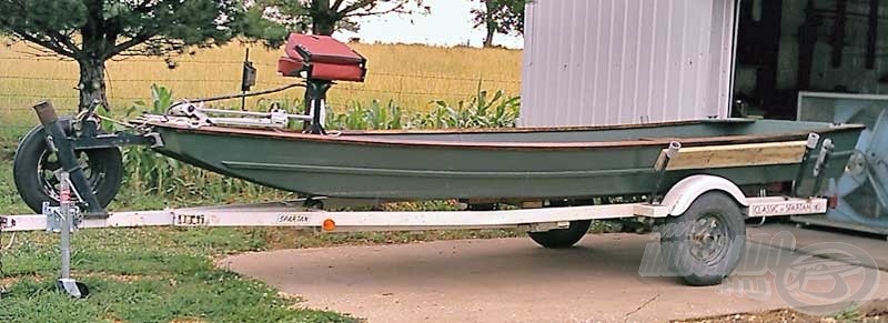 A „jonboat” áll legközelebb az általunk jól ismert horgászladik formához (fotó: <a href=http://www.unclejohns.com/ target=_blank>http://www.unclejohns.com/</a>)