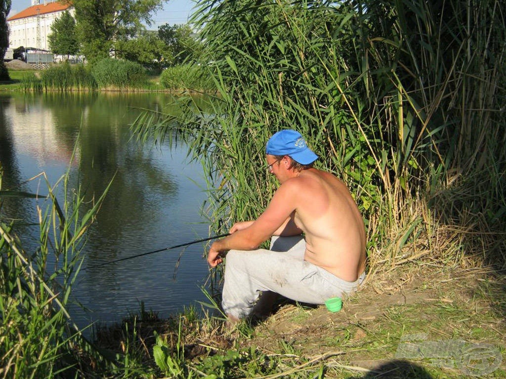 Több se kellett, rögvest odakiáltottam a fiamnak, hogy „Add csak ide, kisfiam, apunak azt a spiccbotot! Apa ki akar próbálni valamit!”