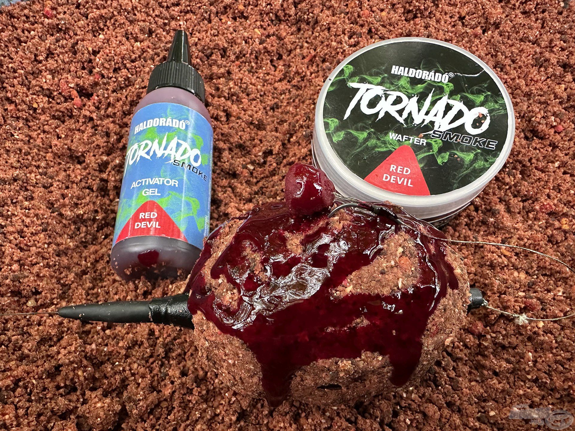 A keverék alapja a Legend Groundbait - Brutális máj, melyet nagyszerűen kiegészít, és tartalmasabbá tesz a 4S Method Pellet Mix - Nyár, valamint az idei év egyik újdonsága, a TORNADO Smoke Method Mix - Red Devil