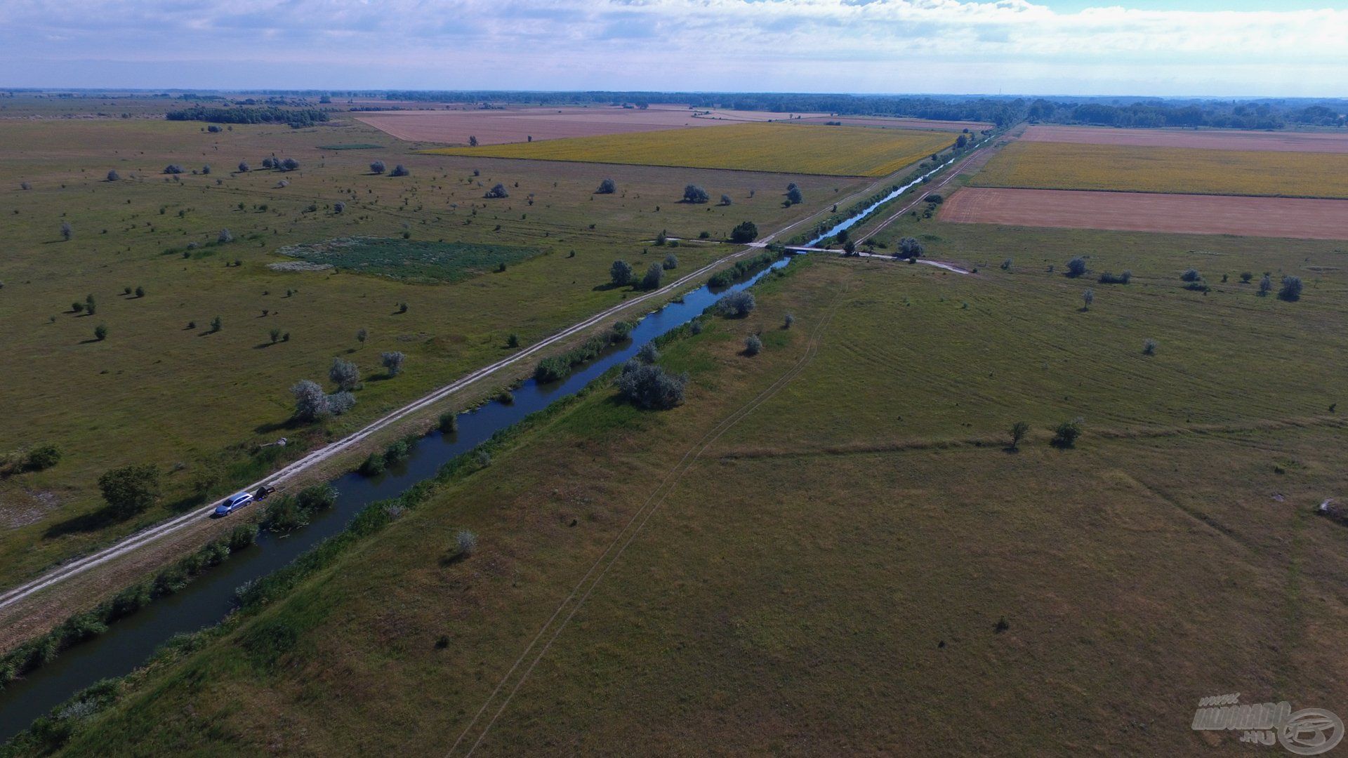 Partja náddal benőtt, a helyeket a horgászok alakítják maguk kedvére