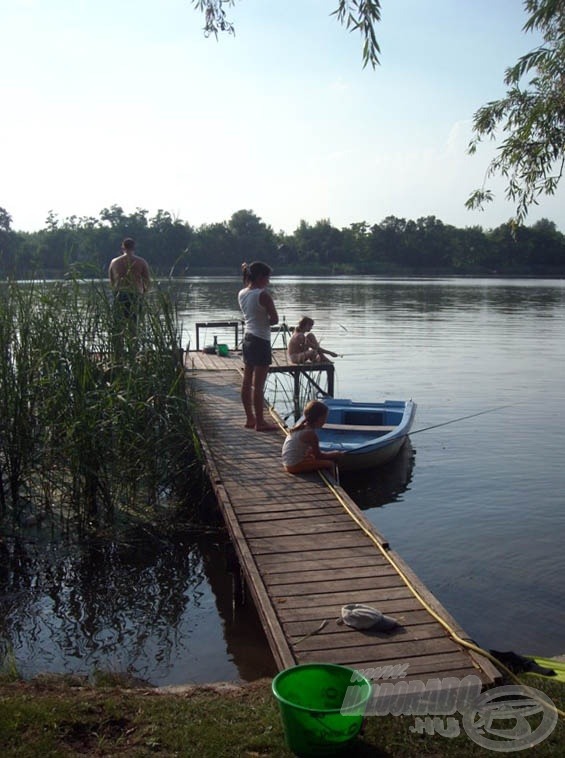 Mindenki horgászott