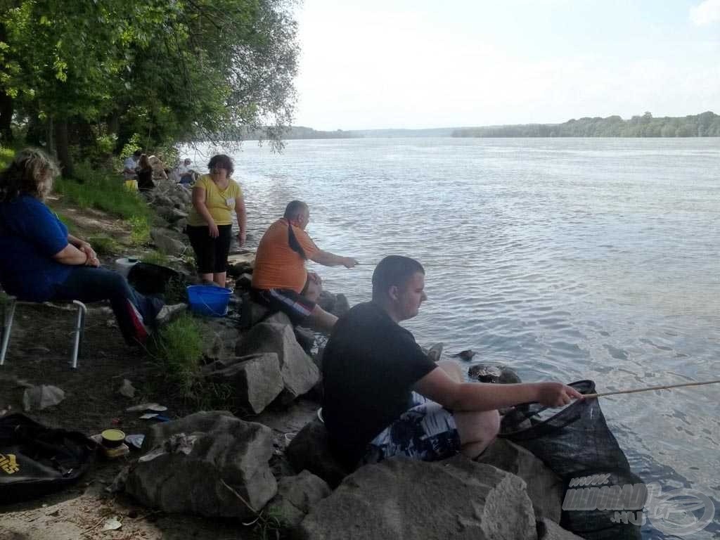 A negyedik szakasz egy órás gébezésből, snecizésből állt a Gyuri által készített bambusz spiccbotokkal. A versenyzők az eredményhirdetéskor szembesültek a meglepetéssel, hogy a versenyre biztosított botokat mindenki megkapja ajándékba az elkészítőjétől!