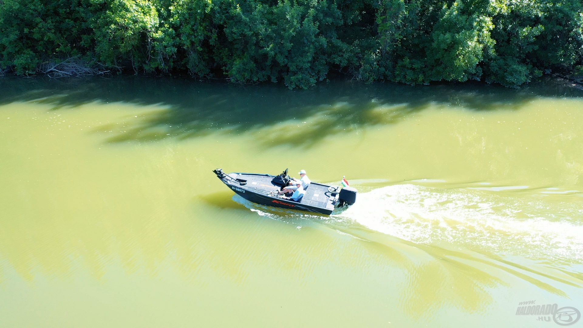 Komoly játékszer férfiaknak ez a hajó, ha nem fognánk semmit, az sem zavarna – picit kezdem érteni az USA-ban a 250 lovas motorokkal szerelt bass boat tulajokat