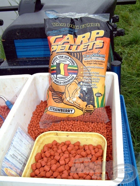 A Van Den Eynde Strawberry Carp Pellets újdonság a halaknak