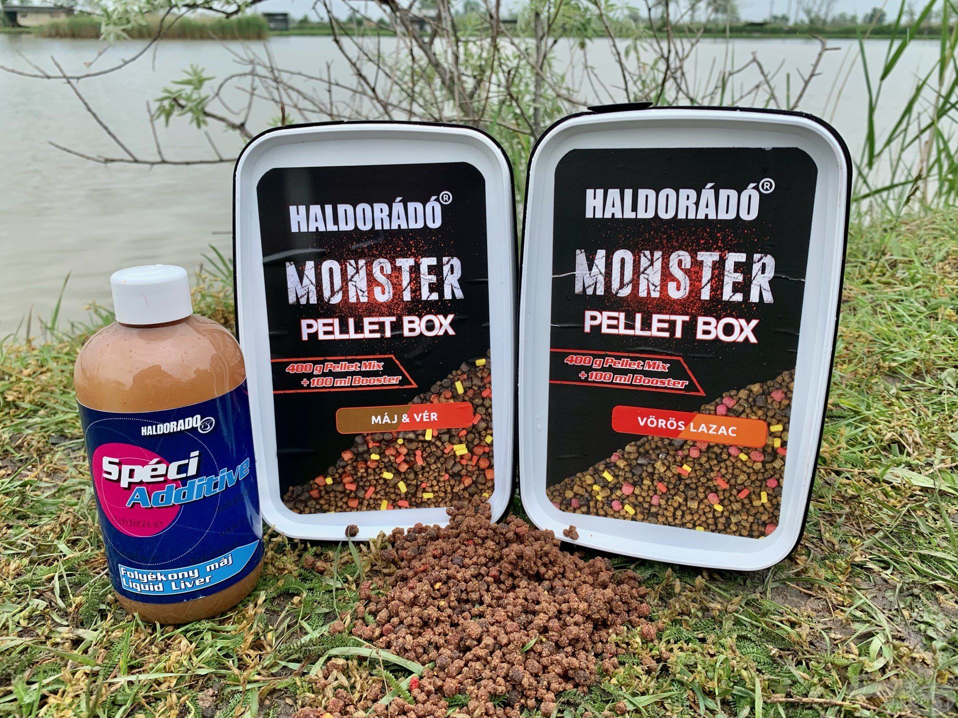 Monster Pellet Box - Máj & Vér, illetve Vörös Lazac 1:1 arányú keveréke került a method kosarakba SpéciAdditive Folyékony máj kivonattal keverve