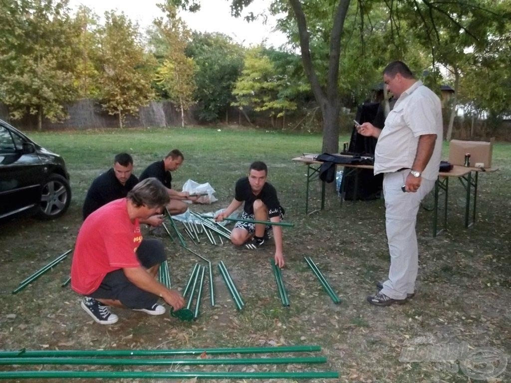 Ezek csak csövek, ebből így nem lesz pavilon!