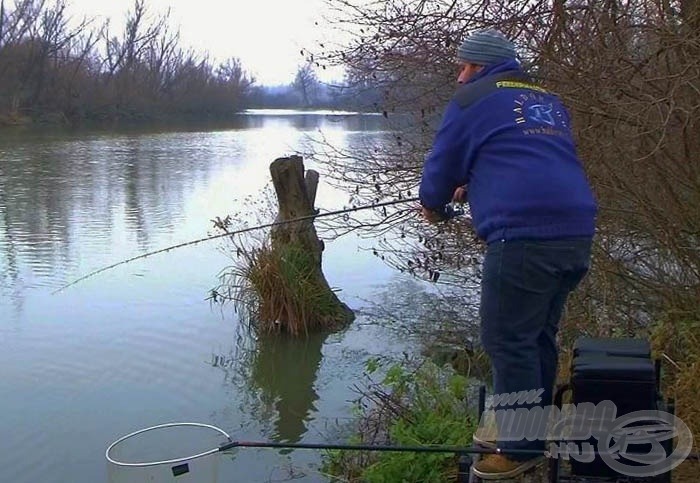 A ponty elsőként a bal oldali akadót célozta meg