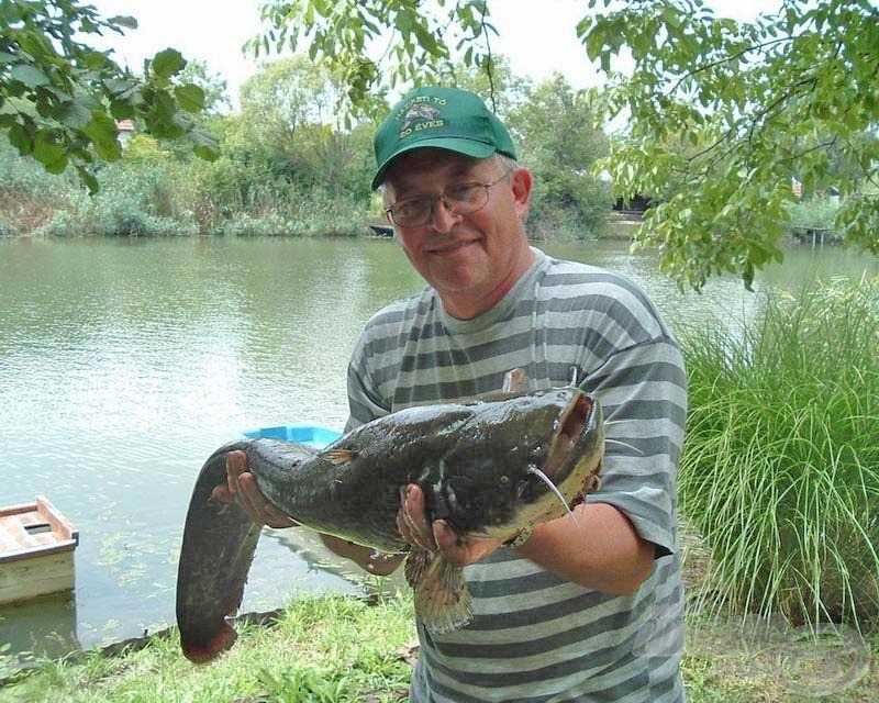 A kezemben tartott harcsa volt az orsó utolsó hala, ez lapította ki a dobon lévő kristály madzagot