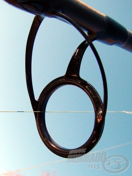 Hatalmas keverőgyűrű (jól látszik a gyűrűszárak erőteljes ívelése is)