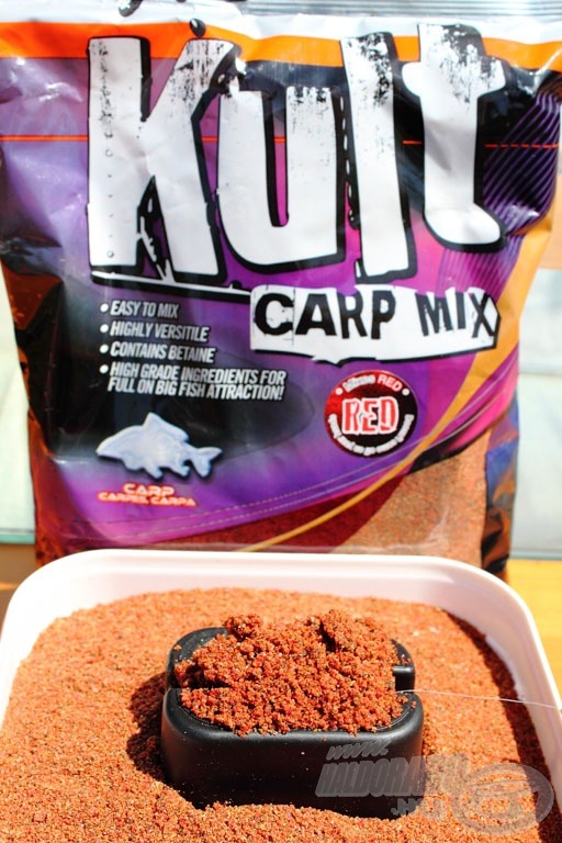 Finom szemcséjű, intenzív illatú, magas fehérje- és betaintartalmú etetőanyag a Kult Carp Mix