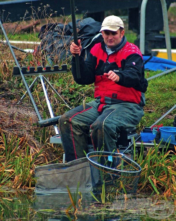 A Shimano egyik teszthorgásza, aki a Commercial botok fejlesztésében részt vett: Steve Ringer