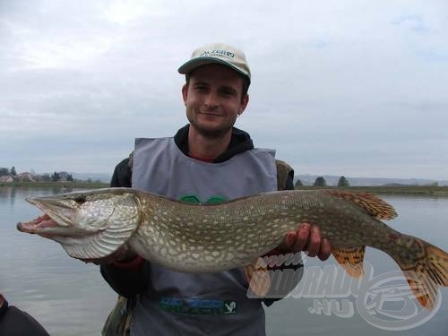 4,5 kg-os csuka, ami egyben a verseny a legnagyobb hal is lett