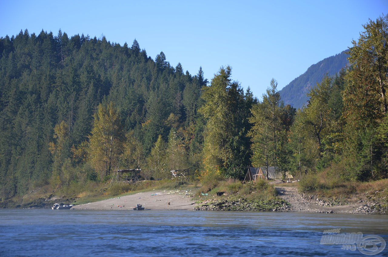 A folyó e szakaszán több indián falu is található