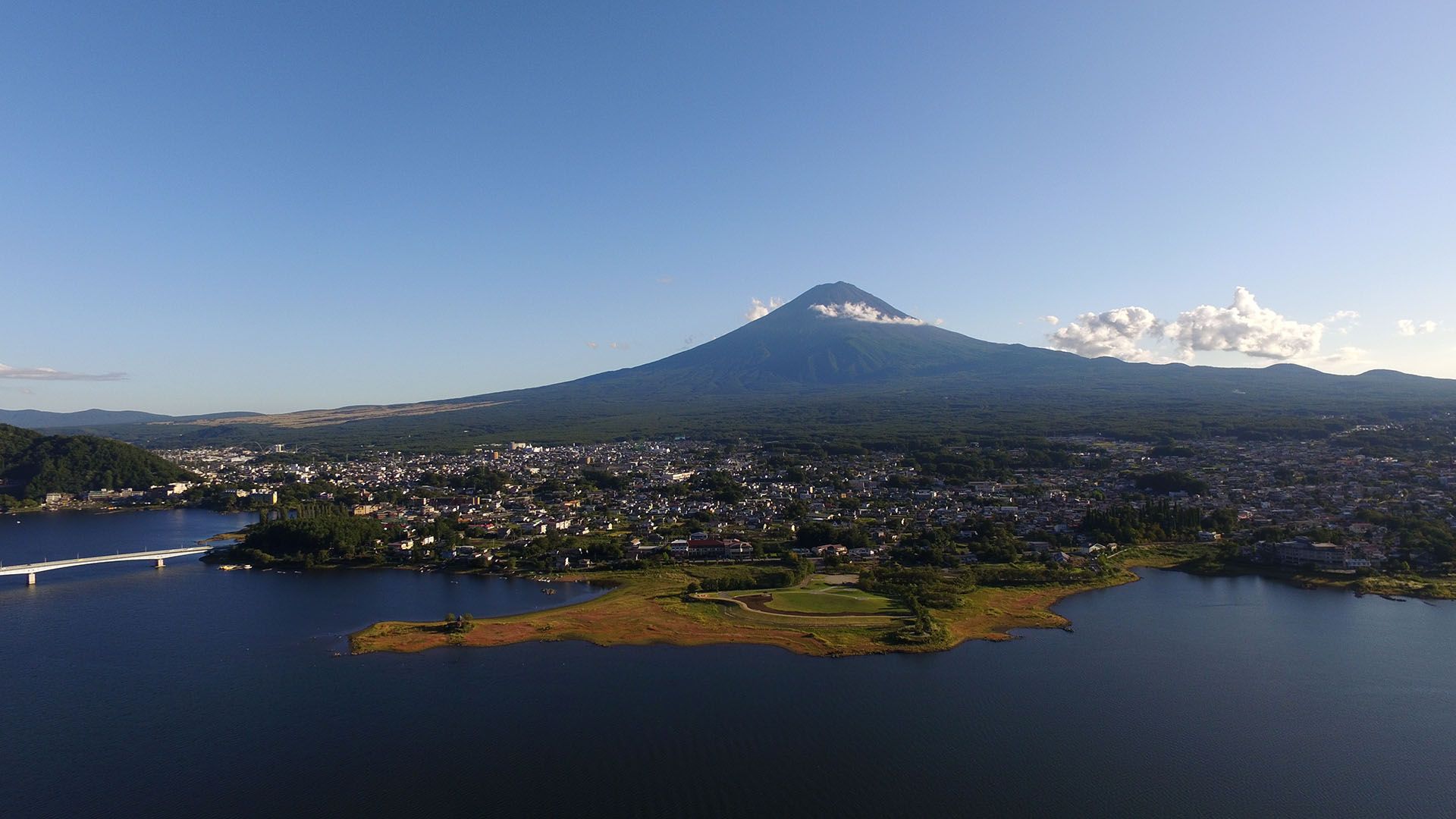 A Kawaguchi-tó a Fuji-hegy lábánál elterülő 5 tó közül a legnagyobb