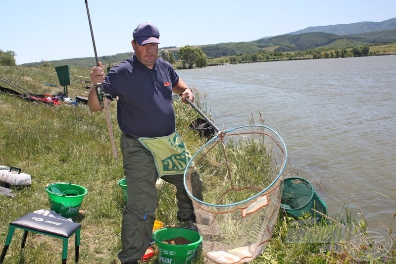 A „B” szektorban horgászó Szarka Imre (a későbbi szektor győztes) mesterien művelte a finom keszegezést 