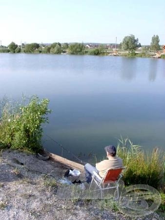 Itt például a legjobb helyek egyikén üldögél egy sporttárs.