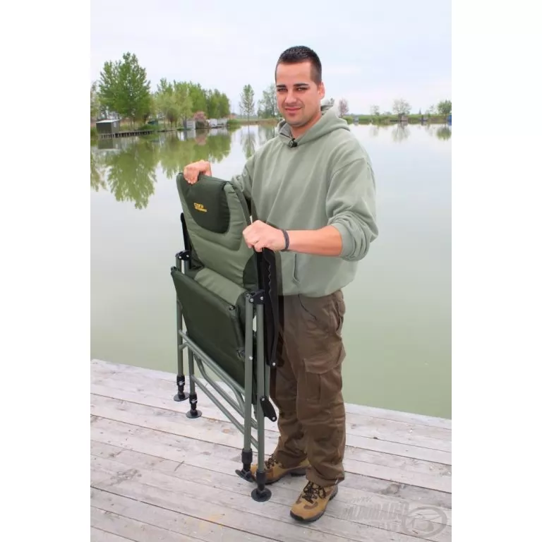 CARP ACADEMY Deluxe fotel / 2