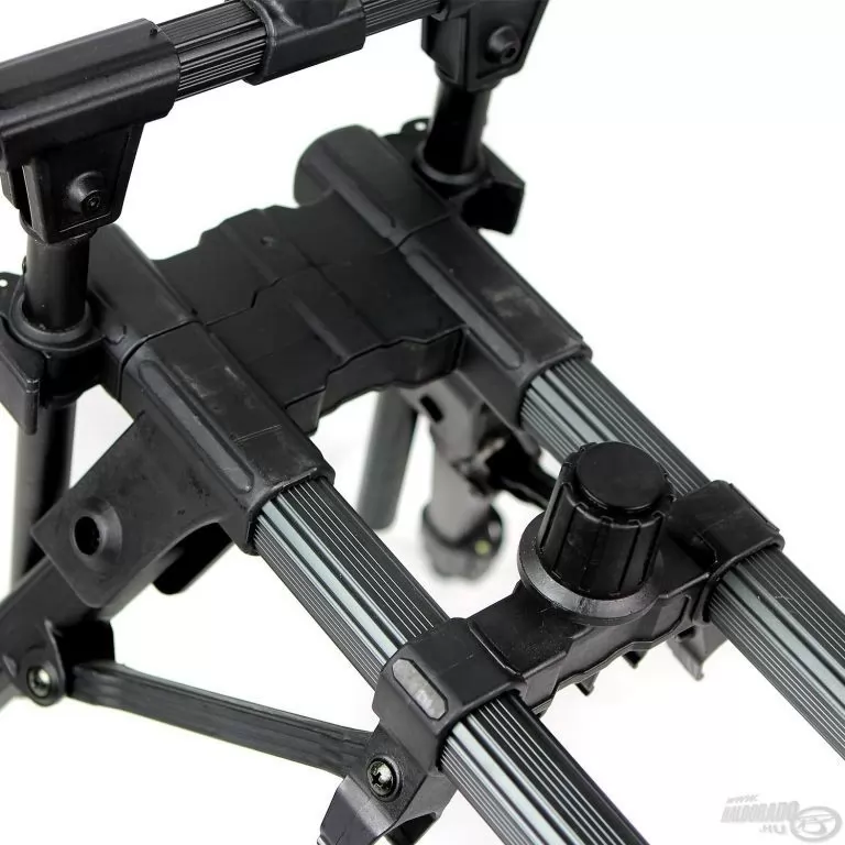 CARP ACADEMY Deluxe Rod Pod NEW / 4