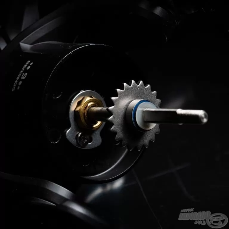 SAVAGE GEAR SGS8 10000 FD orsó  / 9