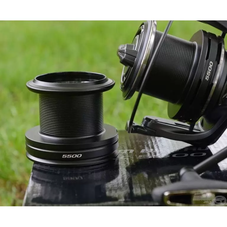 SHIMANO Medium Baitrunner CI4 5500 XTB LC orsó  / 7
